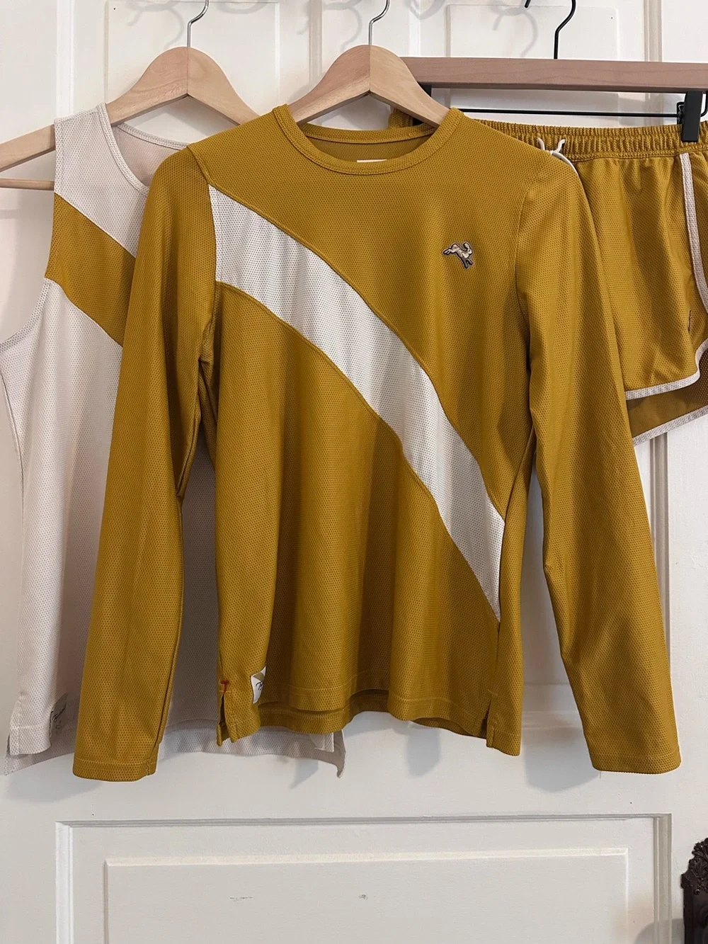 Tracksmith Van Cortlandt Singlet Long Sleeve Shorts Set Honey Gold Ivory Small - Picture 5 of 10